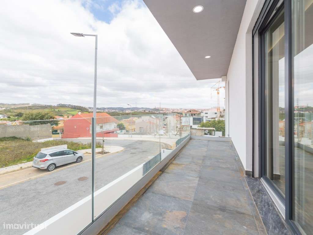 MORADIA NOVA T4 COM PISCINA - SERRA DE CASAL DE CAMBRA-41