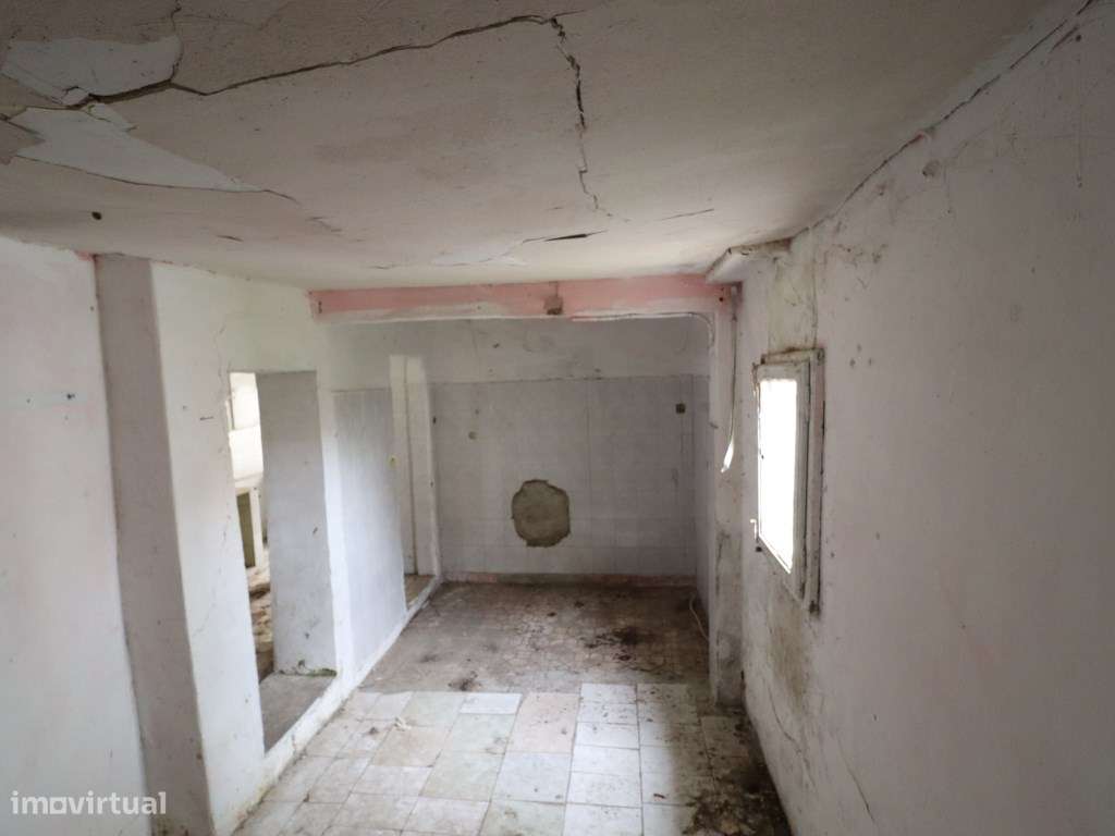 Duas moradias geminadas à venda na rua Miguel Bombarda, Barreiro-22