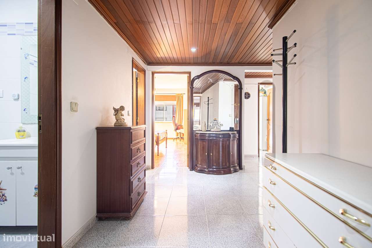 Apartamento T3 c/ 2 WCs e Sala c/ Lareira em Monte Abraão, Sintra-22