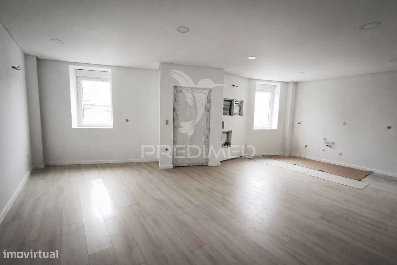 Moradia T2 Totalmente Remodelada com Jardim e Garagem - Grande imagem: 3/21