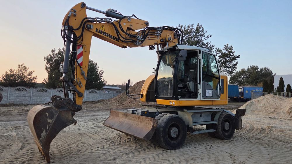 Liebherr A914 compact 2014