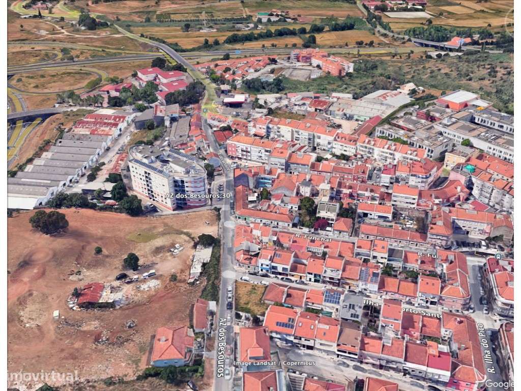 T2 Condomínio fechado . 2xGaragem - Varanda - Vistas - Cozinha equi...-12