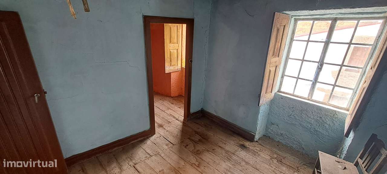 Moradia para restaurar em Sendim-13
