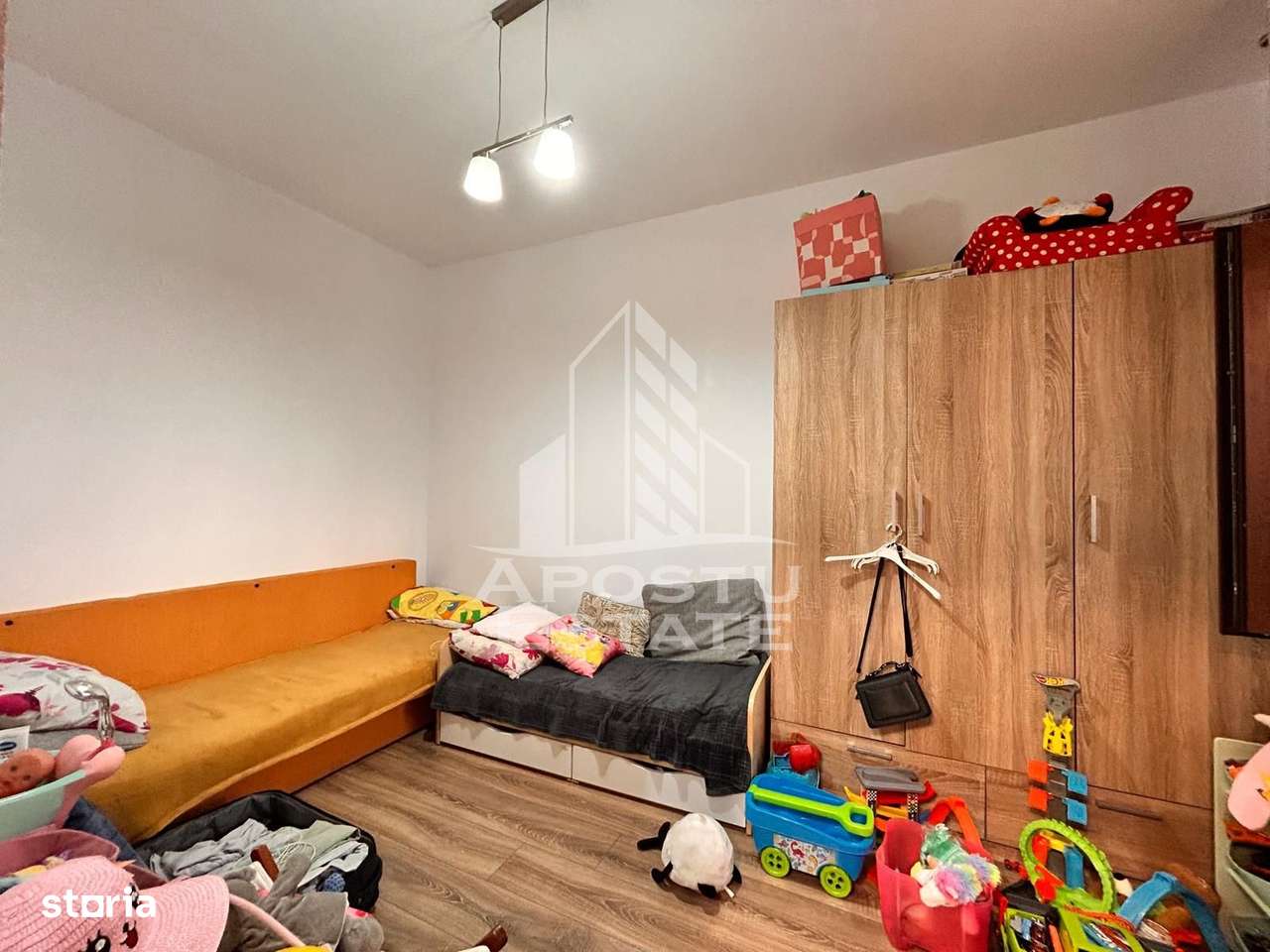 Apartament 3 camere, complet renovat la curte comuna in zona Centrala - Imagine principală: 4/10