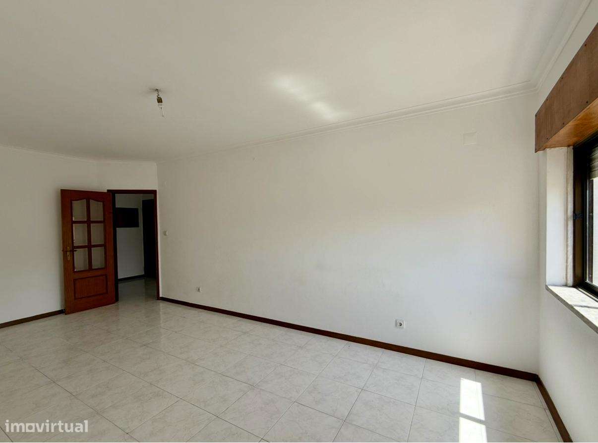 T1 com Parqueamento na Tapada das Mercês-5