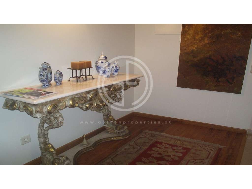 Moradia T4 com piscina localizada numa zona calma entre Loulé e Alm...-25