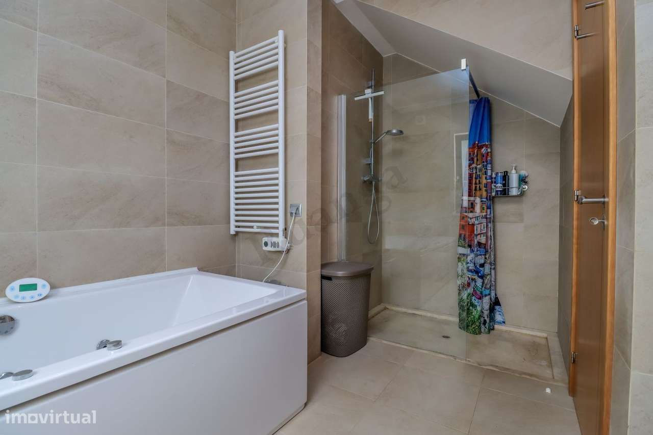 Excelente Moradia  para venda na Aldeia de Santo André-20