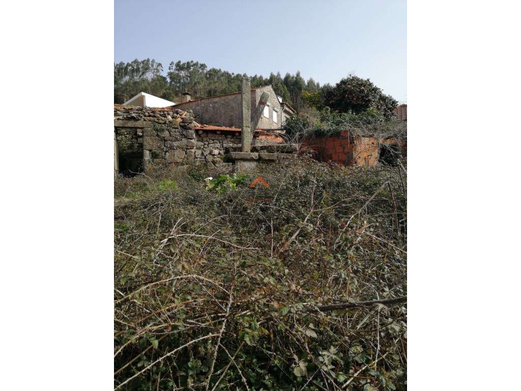 Moradia T4 com Espaço Comercial-13