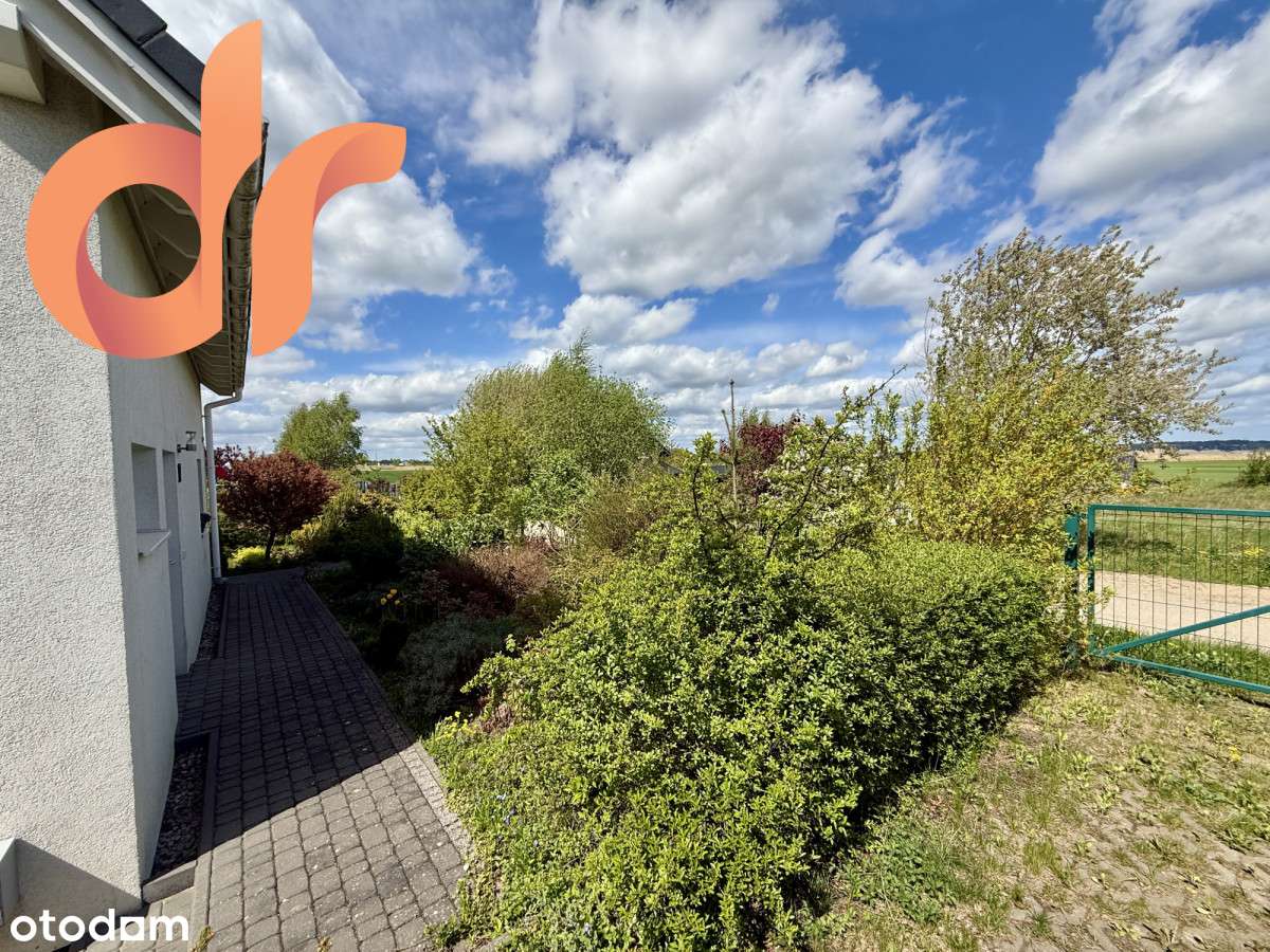 Mały dom w Przyjaźni z pięknym ogrodem-11