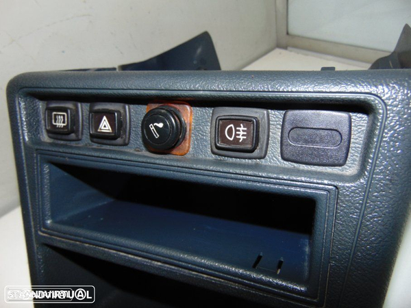 Peugeot 305 - consola central azul - 2