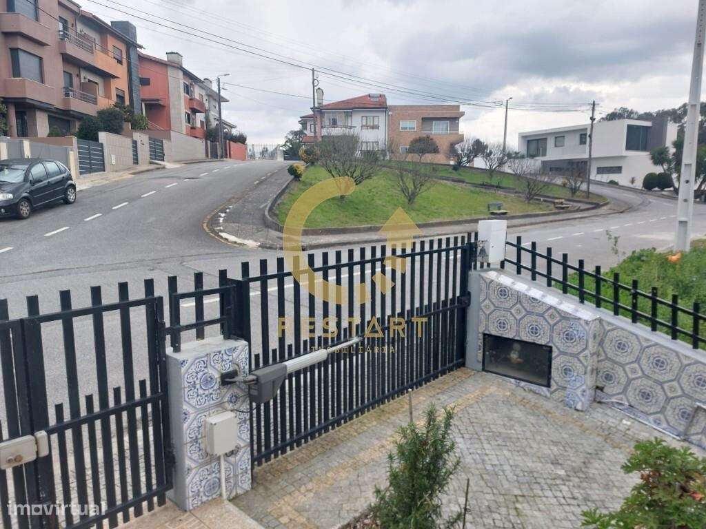Moradia T4 geminada de 3 frentes em Baguim do Monte, Gondomar-37
