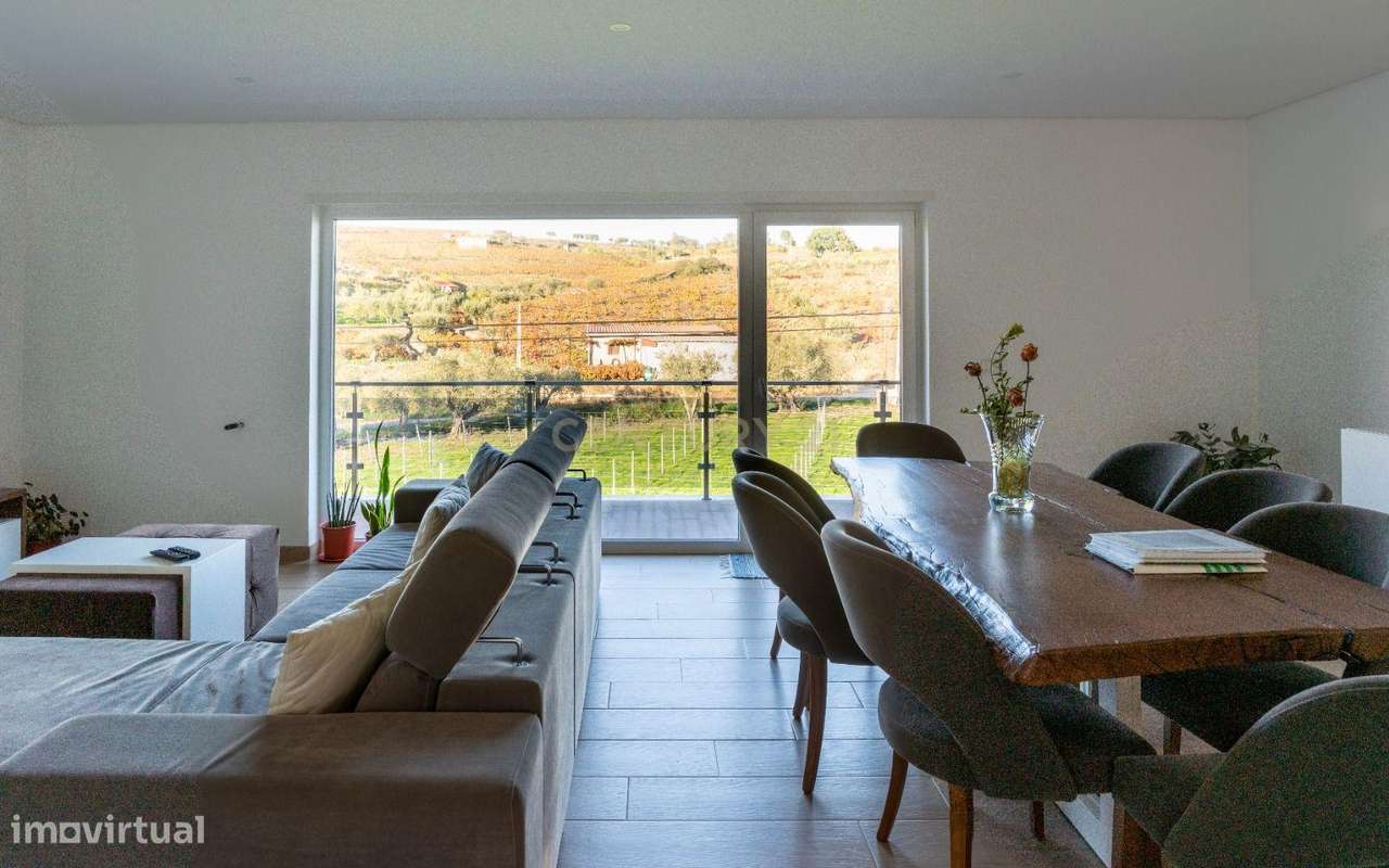 Moradia, 114 m², Barcos e Santa Leocádia-11