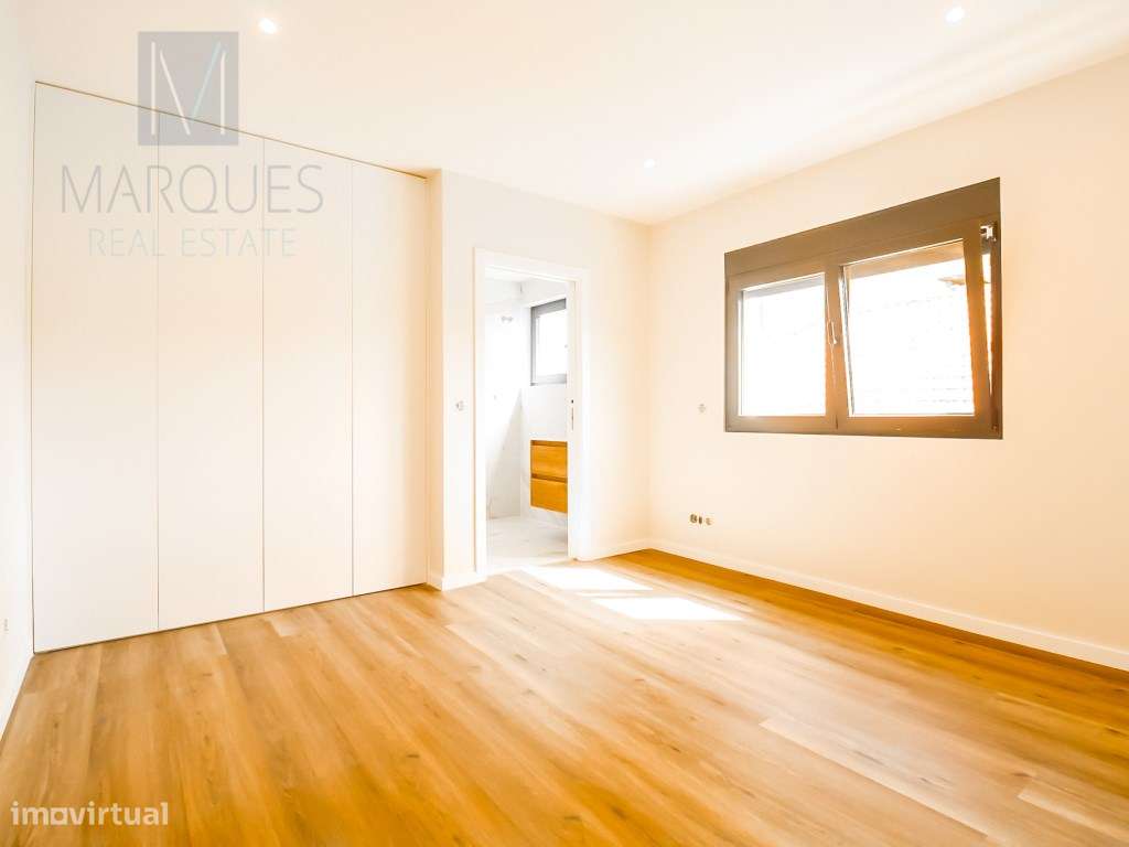 Apartamento T4 com 3 Suites em Almada-23
