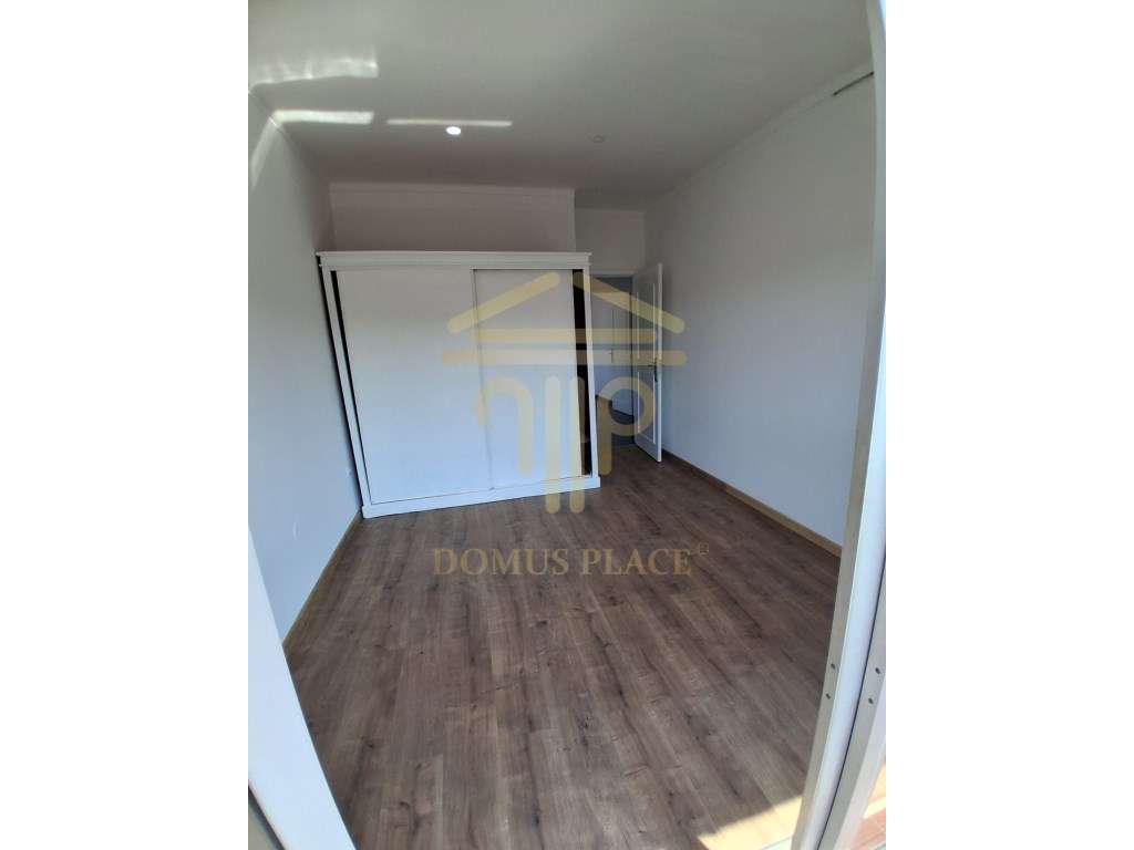 Apartamento T3 Renovado com 3 Frentes, Varandas e Garagem em Fânzer...-10