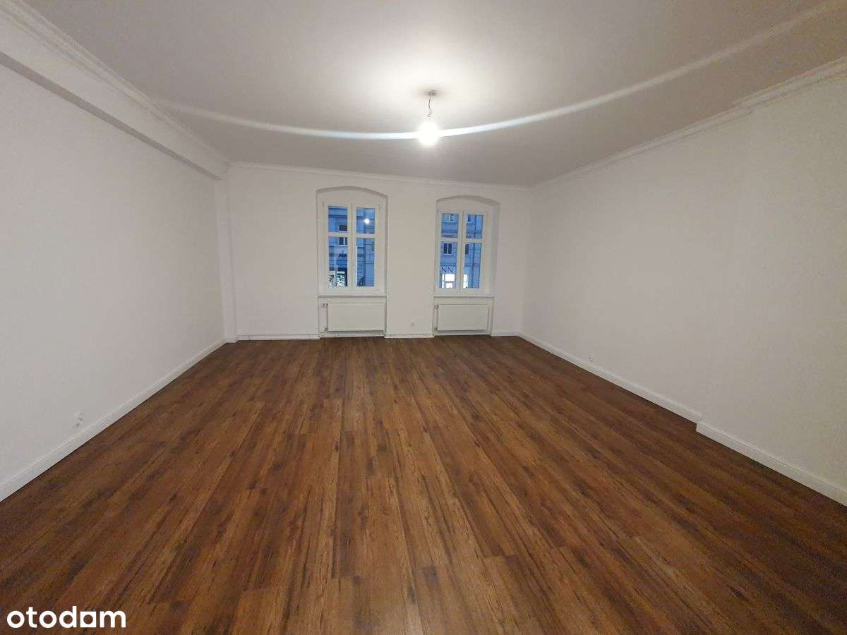 Duże mieszkanie w centrum miasta-0