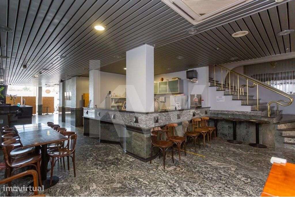 EXCELENTE ESPAÇO COMERCIAL NA BICA DO SAPATO - Grande imagem: 2/49