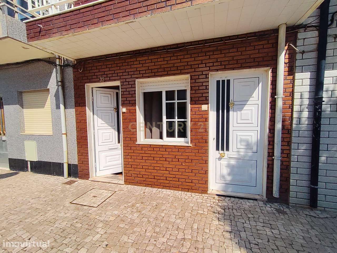 Prédio com entradas independentes a 1 minuto a pé da praia – Caxinas, - Grande imagem: 3/33