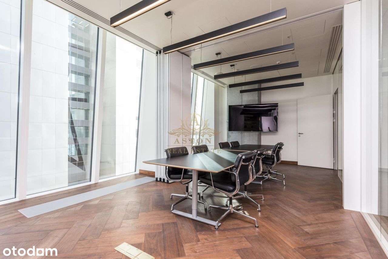 Spacious 5 room 227 sqm apartment on Złota 44-18