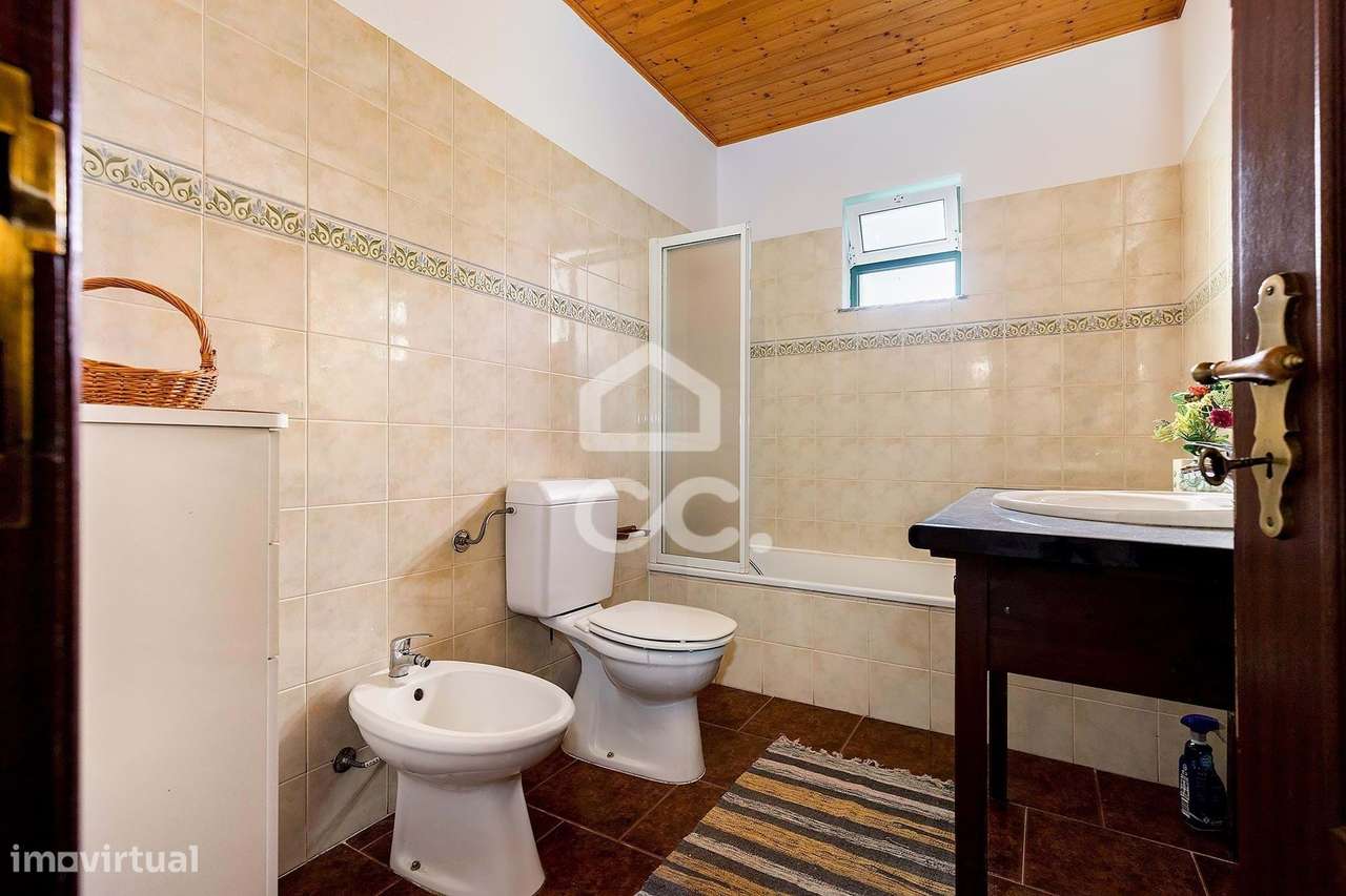 Quinta de 9250m2 c/ Moradia T4 térrea, anexo e armazém | Azaruja-17