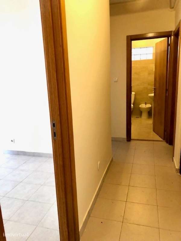 T2, junto ao metro Amadora - Grande imagem: 3/5