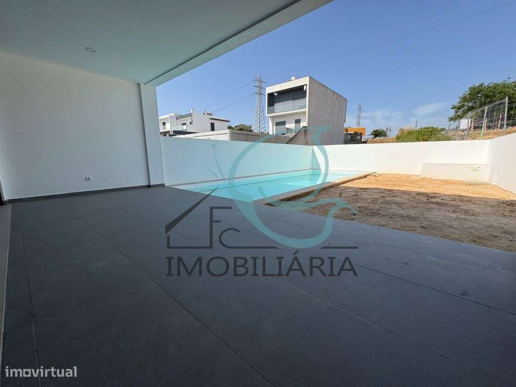 Moradia T3 com acabamentos de Luxo e Piscina - Quinta da Amizade-5