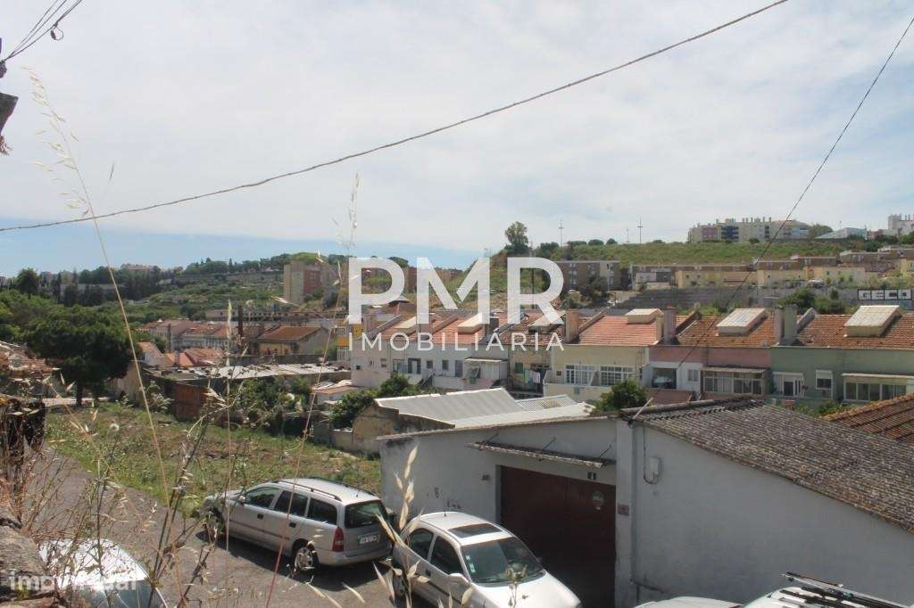 Conjunto de dois prédios urbanos em propriedade total, para reconstruç-5