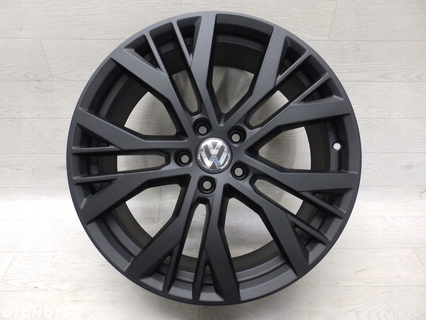 Felgi VW Golf VII GTI 5G0 7.5Jx19H2 Et51 5x112 - 8