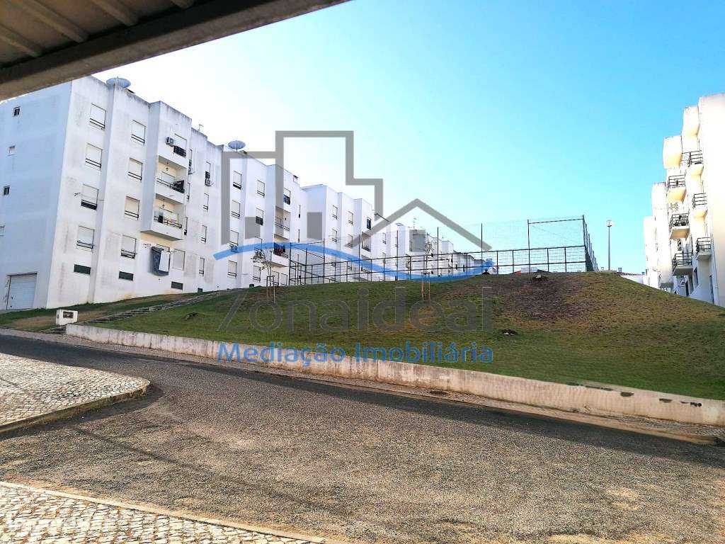 Apartamento T3 com parqueamento e arrecadação , localizado em Pared...-13