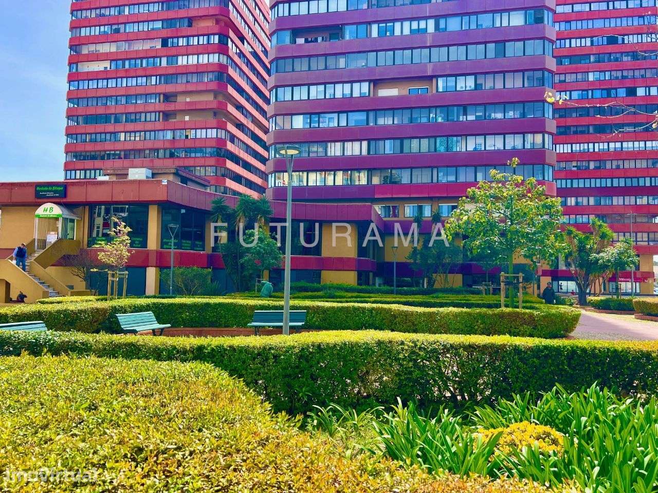 Apartamento T3 na Torre Londres, nas Palmeiras - Oeiras-0