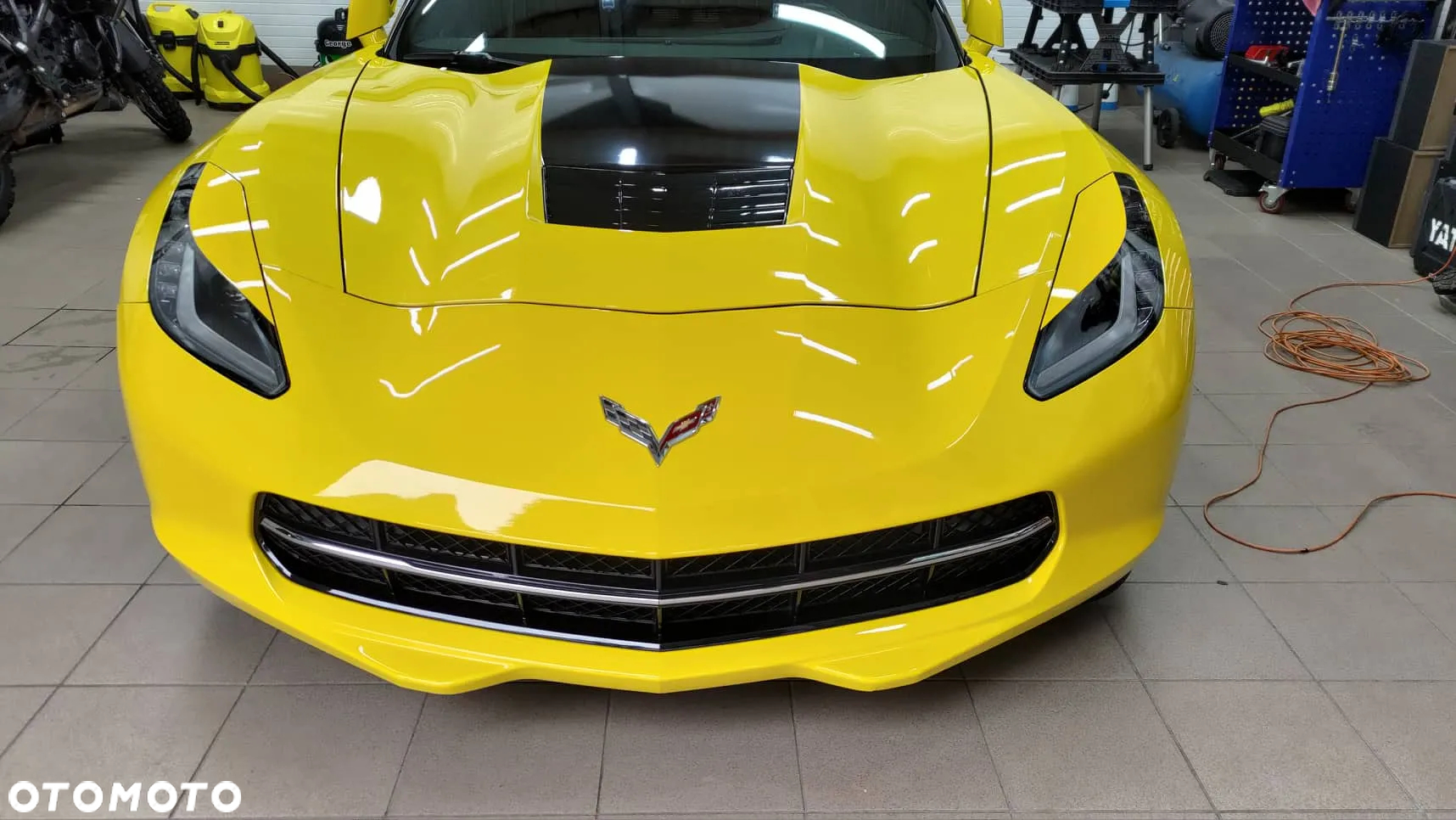 Chevrolet Corvette - 4