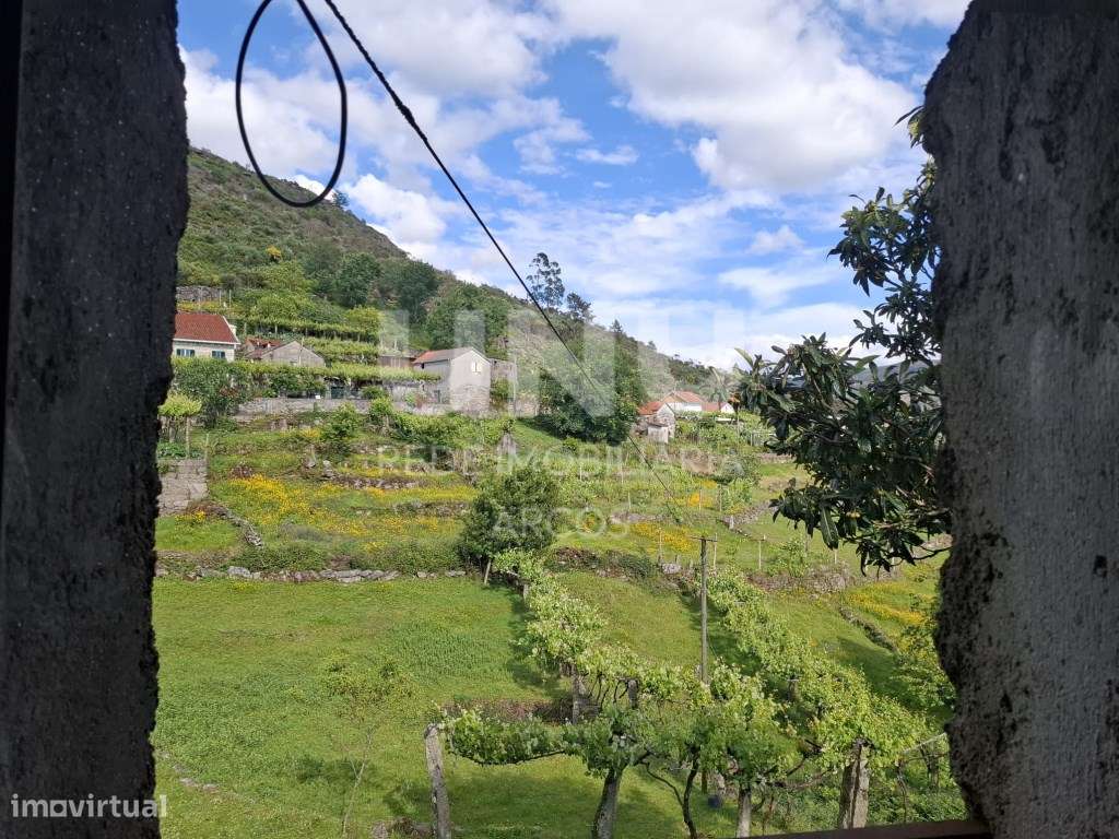 Moradia por recuperar em Carralcova-5