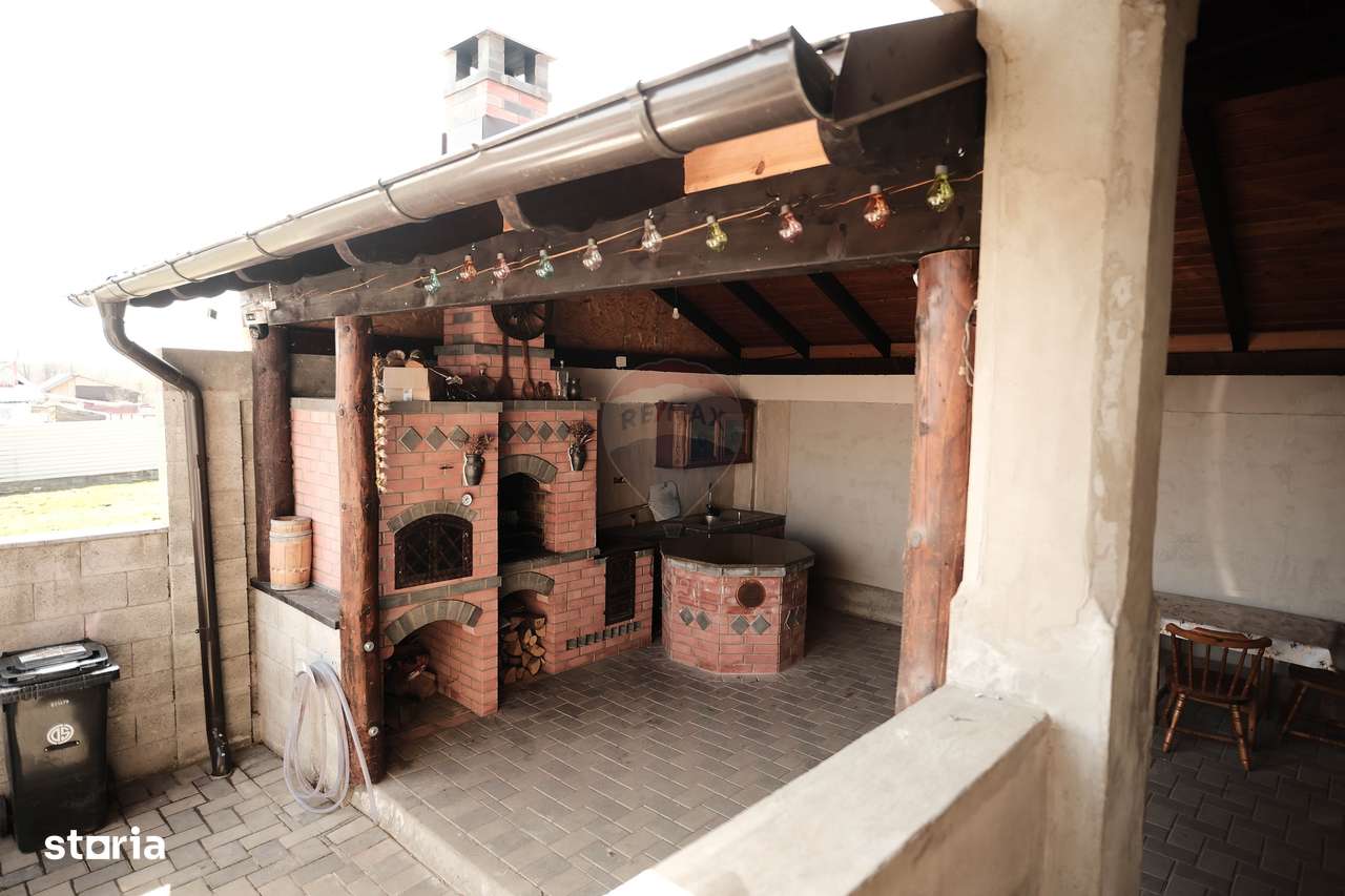 Casă  de vanzare in orasul Solca-2