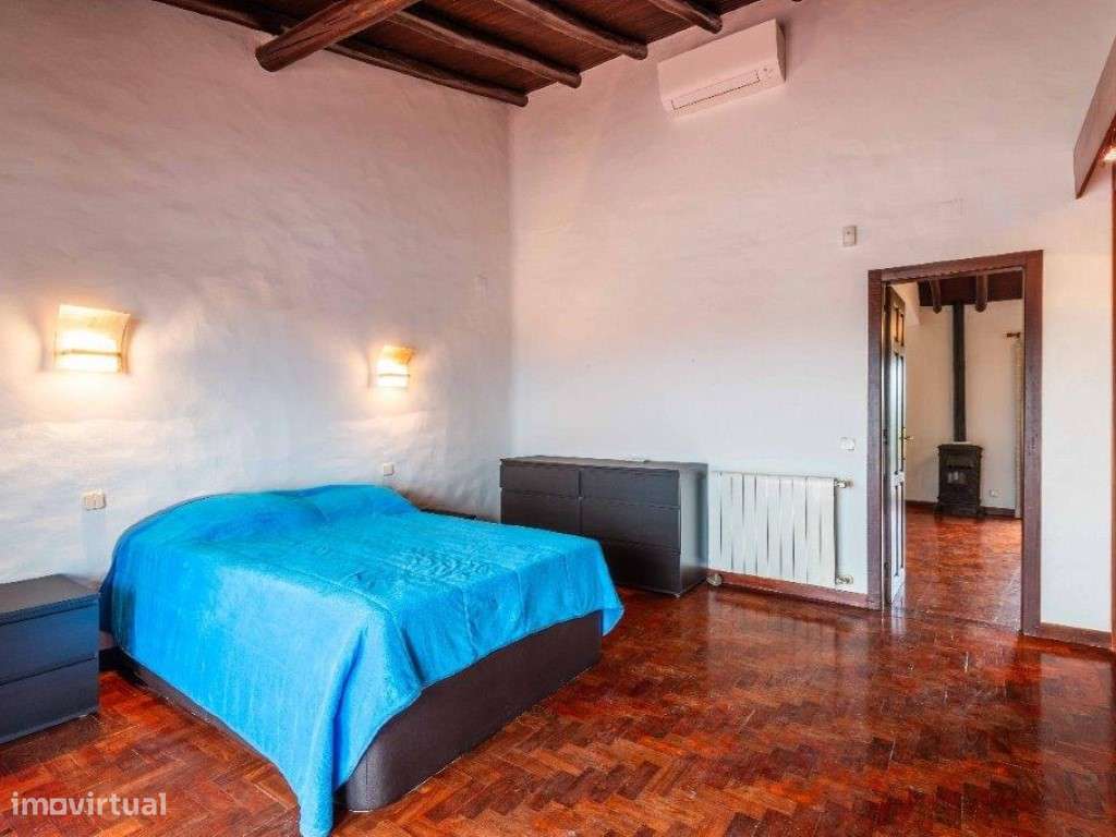 Moradia 5 quartos (V4+1) estilo tradicional com piscina perto do ce...-11