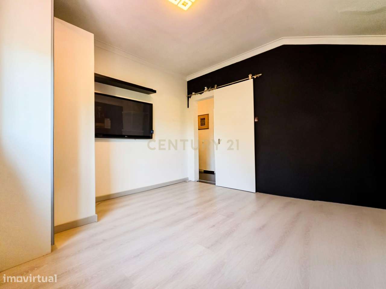 Moradia Isolada T4 com um Quarto no R/C-19