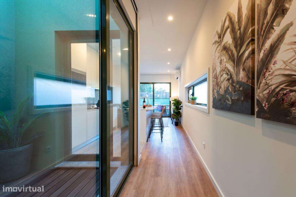 Apartamento com 1 quartos - localizado em Miragaia Porto - Grande imagem: 2/10