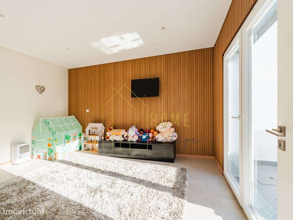 Moradia T4 na Urbanização Jardins de Santiago- Setúbal-36