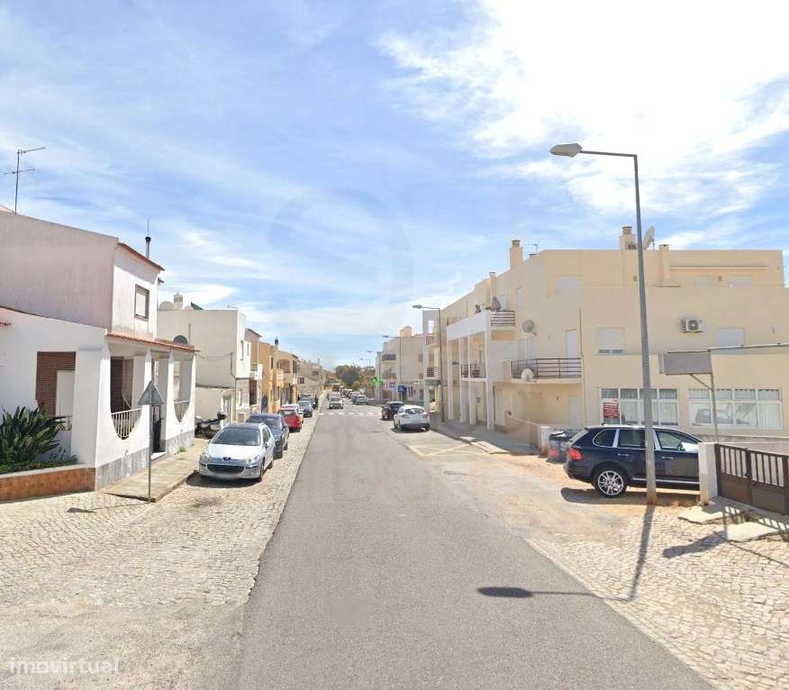 Pêra - Terreno Urbano com 645 m2 - Localização Central-7