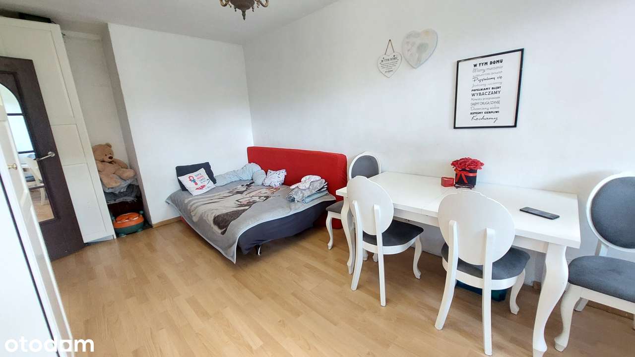 Parter z balkonem, w ogrodzonym bloku-0