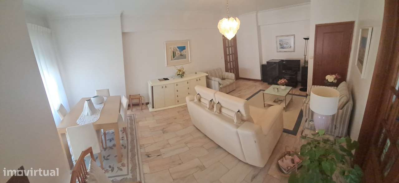 T3 em Prédio de Prestigio nas Laranjeiras com Garagem e Court Ténis-2