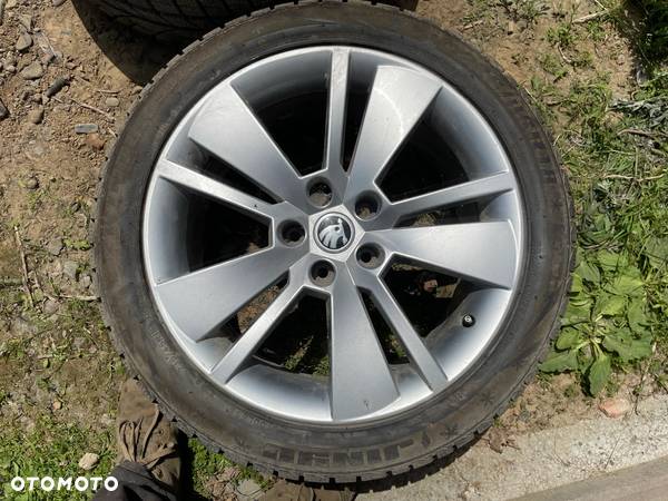 4x Felgi 8J 18" ET44 5x112 3V0601025L 235/45R18 - 1