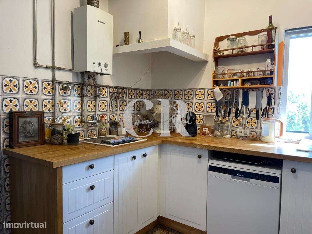 Moradia Térrea Isolada de 2 Quartos com Jardim, Anexos e Garagem, entr-9