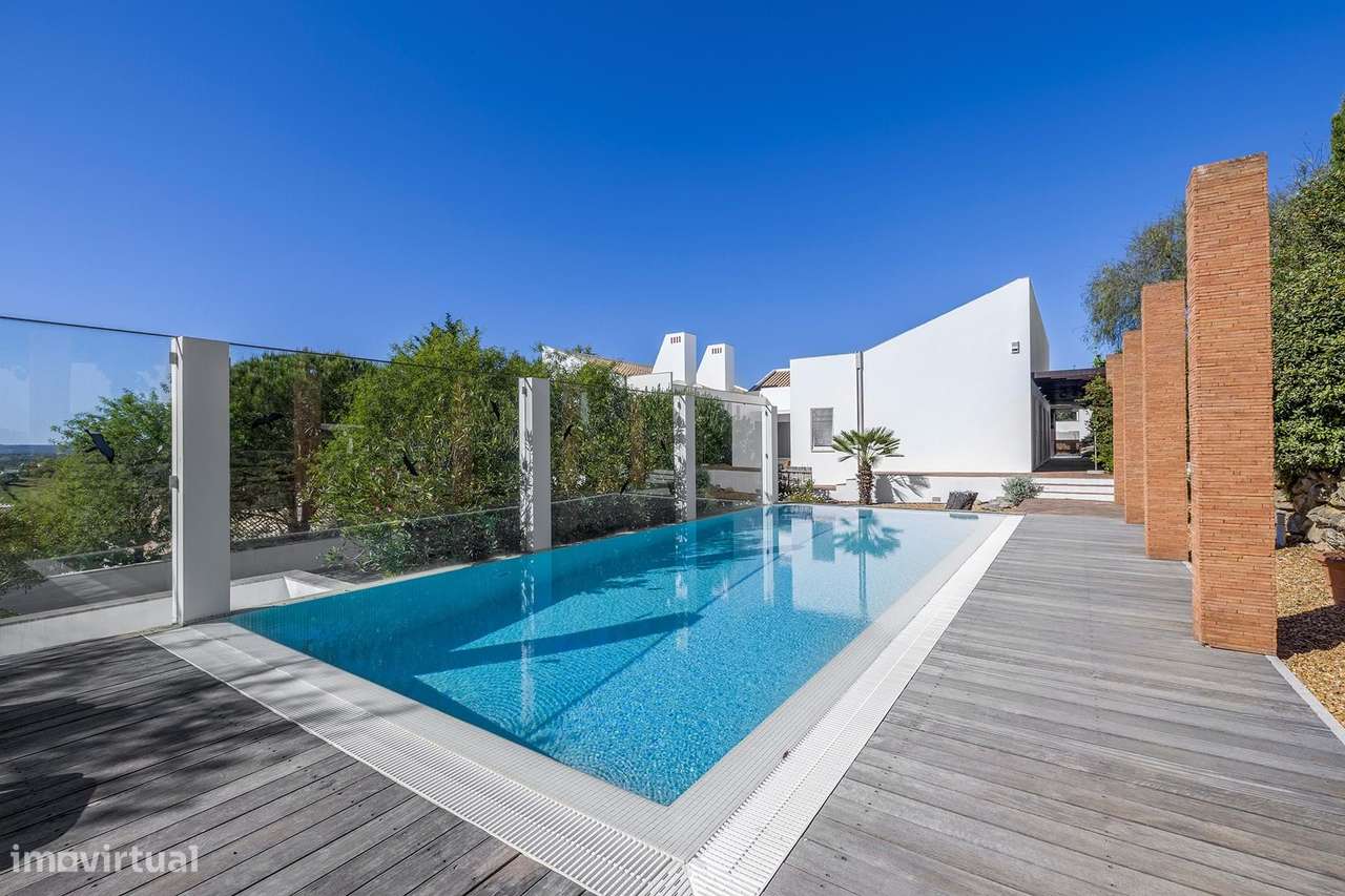 DESLUMBRANTE MORADIA T5 EM LAGOS COM PISCINA, VISTA CAMPO E LOCALIZAÇÃ - Grande imagem: 3/45