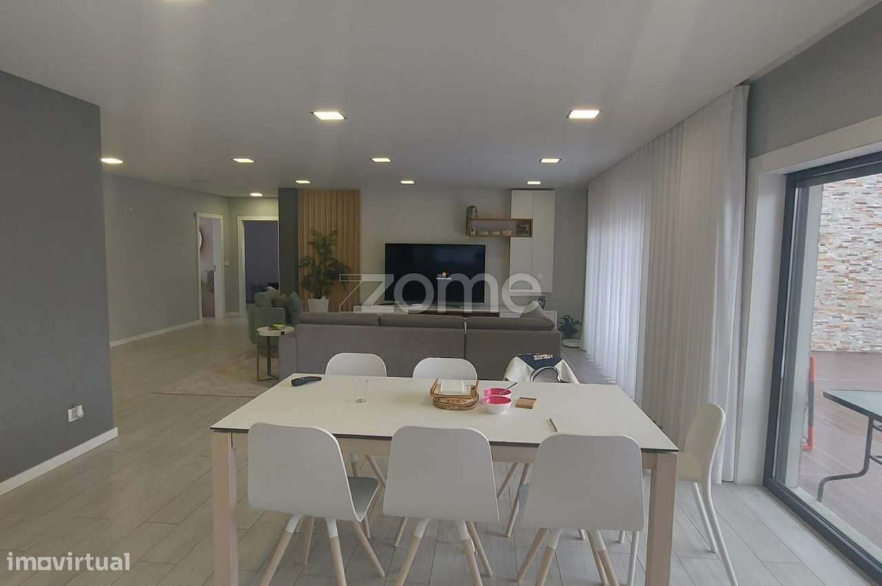 Moradia Térrea V3 com Piscina, Garagem e Terreno de 1.990 m² – Bust...-7