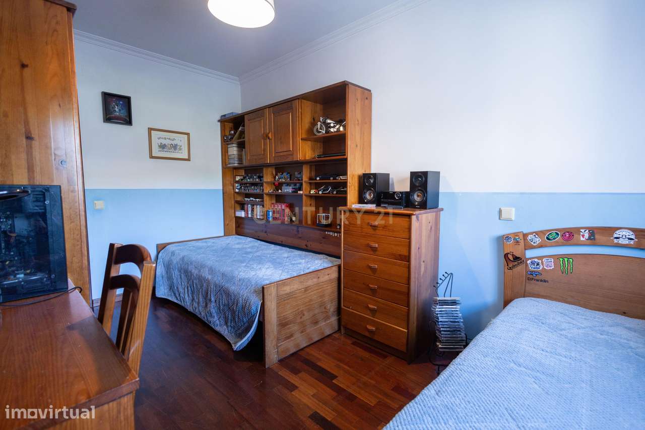 Apartamento T3 com 2 Suites e Terrço-Minde-15