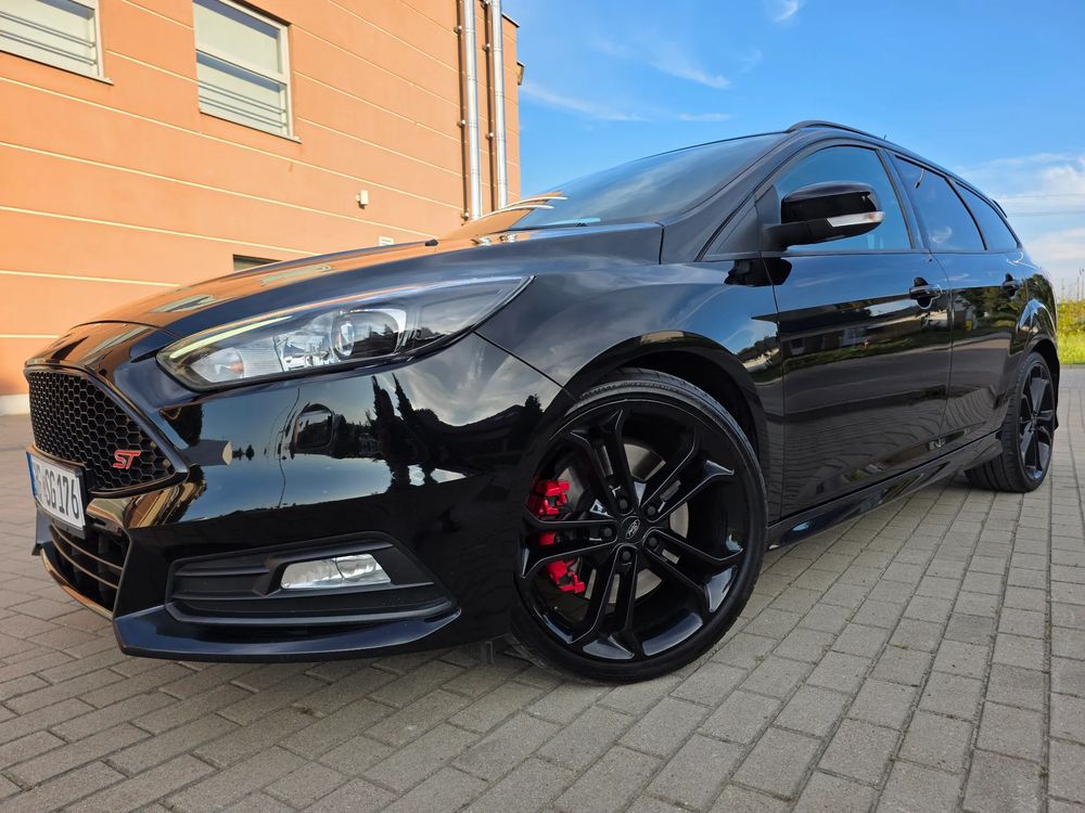 Ford Focus Mk3 (2010-2018) 2.0 TDCi ST mit Leder-Sport-Paket 2017