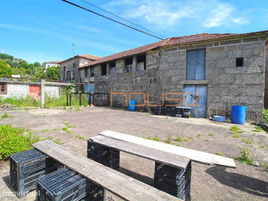 Quinta Tradicional com Terreno Plano e Ribeiro - A 22 min. do Porto-13