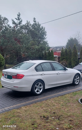BMW Seria 3 320i xDrive - 19