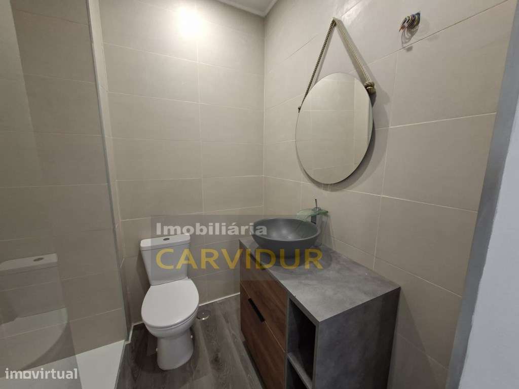 Baixa da Banheira T2 totalmente remodelado-19