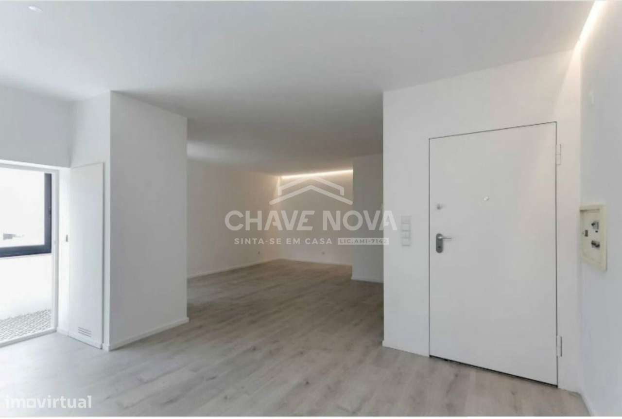 Apartamento T2 Renovado com Lugar de Garagem – Rua de Serralves, Porto-3