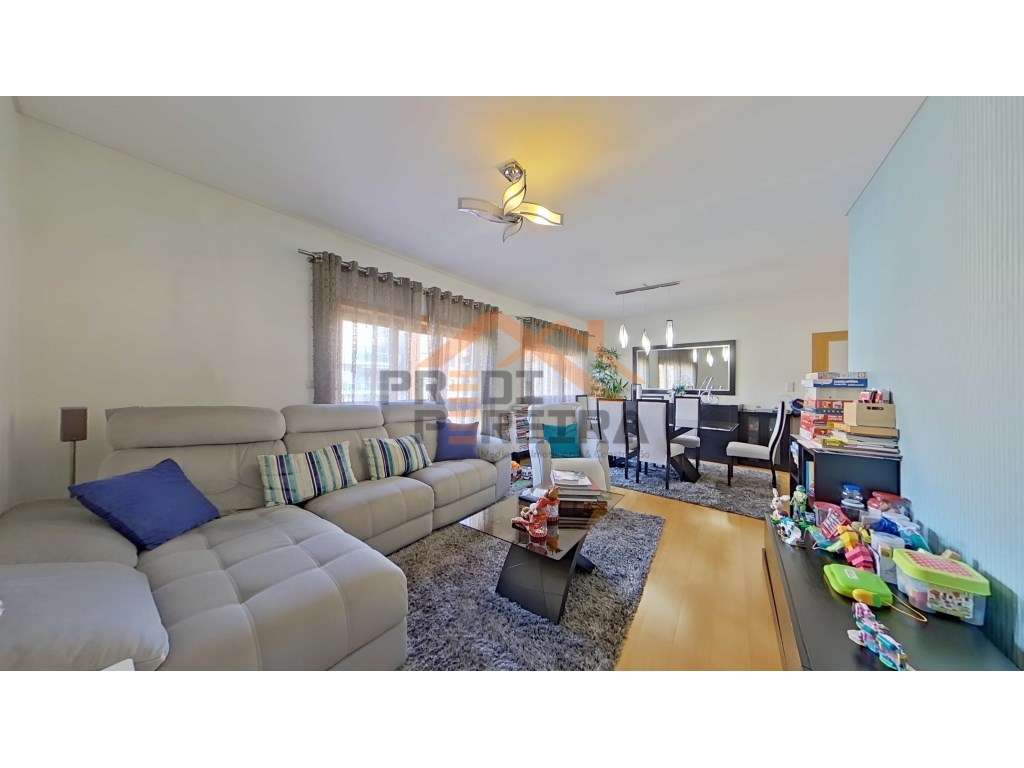 Situado na Urb. Colinas do Cruzeiro, T3 com três varandas e box par...-5